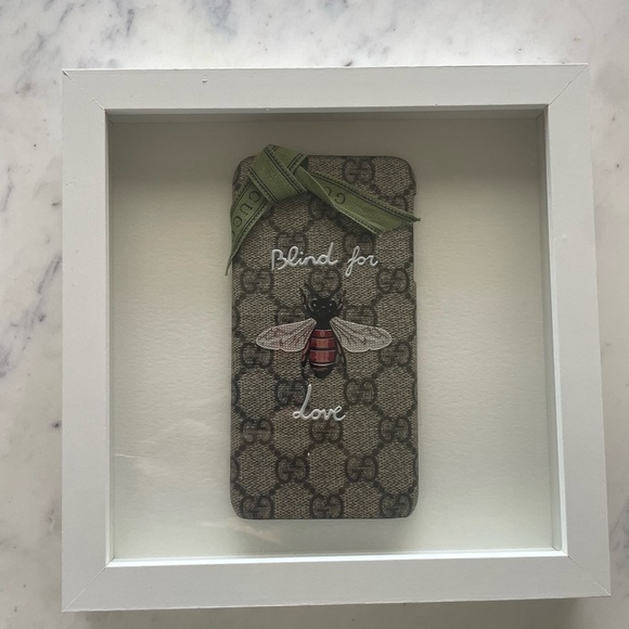 NIB GUCCI Blind For Love IPhone Monogram Bumble Bee Cover frame - Picture 1 of 3